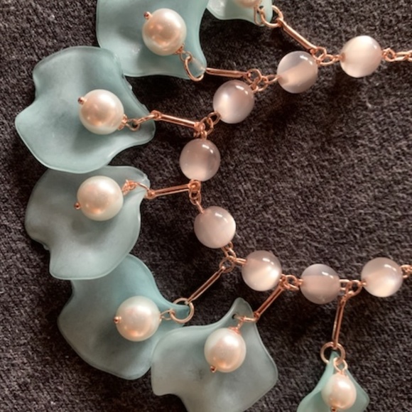 Necklace, light blue with faux pearls - Picture 2 of 6